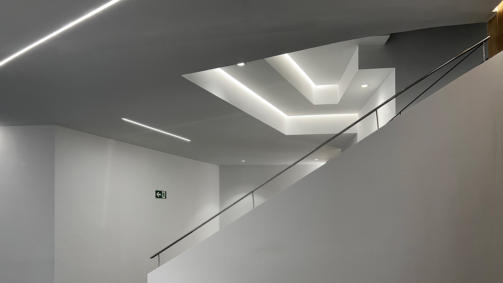Escalera interior proyectada por Díaz y Sanjuan Arquitectos